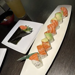 salmon handroll, salmon roll