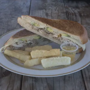 Pan de pollo asado better with Yucca and garlic mojo!