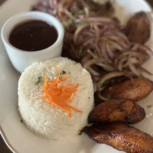 BISTEC ENCEBOLLADO