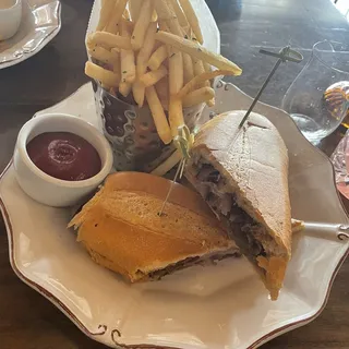 PAN CON BISTEC