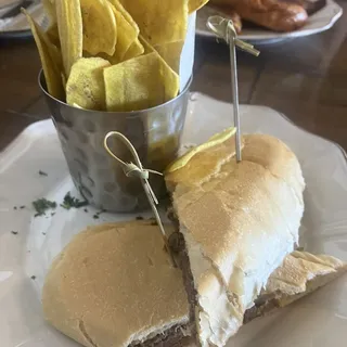 SANDWICH DE ROPA VIEJA