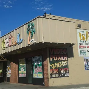 Local Bar with Lounge type atmosphere. pool table and bar food