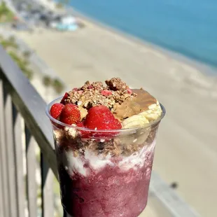 Large Custom Bowl - Almond Butter * Blueberries * Bananas * Strawberries*Acai*Coconut Cream*Toasted Coconut*Cacao Crunch Granola