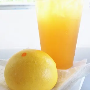 A mellow yellow snack! An Iced Calamansi-Green Tea with a Peanut Butter Bagel Roll (my favorite)