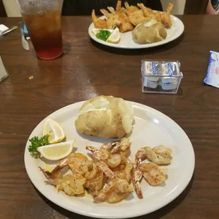10 piece shrimp dinner special. 1 grilled plate 1 fried. Both good.