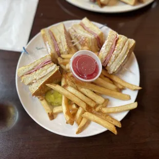 Monte Cristo w/Fries