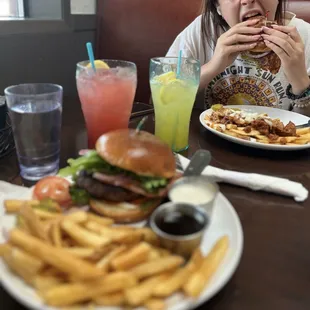 The Big Burger with Chili Fries, Mango and raspberry Lemonade