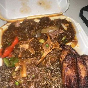 oxtail plate with rice and peas and plantain