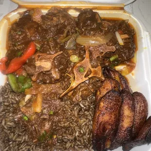 oxtail plate with rice and peas and plantain