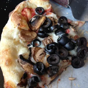 More toppings than crust. Crust is all air.