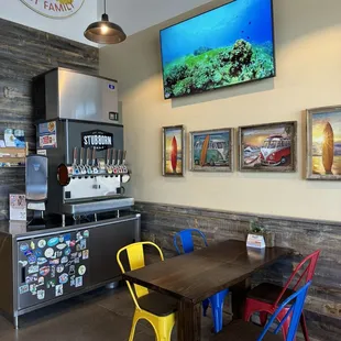 Stubborn soda fountain drinks plus 4 dinning in area to sit