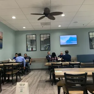 Super clean restaurant w a steady flow of customer. Always a good sign