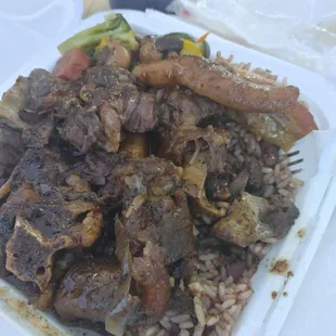 this is a small box or is huge!!