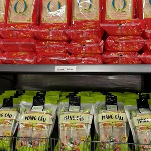 Rice noodles &amp; fruit snack