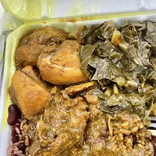 Curry chicken. No potatoes or carrots. Usually most Jamaican restaurants have that in their curry chicken‍