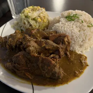 Curry Chicken with Steamed White Rice and Steamed Vegetables