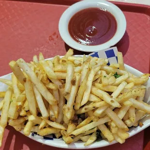 Island Garlic Fries, $5.99 - 2 Stars - with salty bits of garlic