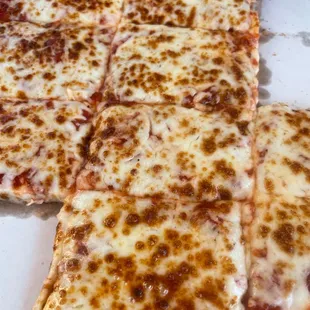 Cauliflower crust pizza with cheese was amazing