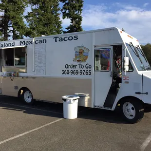 a food truck parked in a parking lot