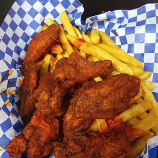 Paradise wings 10 piece with fries