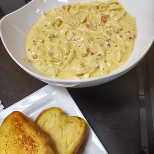 Crayfish pasta with garlic bread