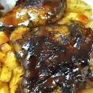 Jerk chicken with fries