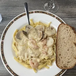 Seafood Alfredo