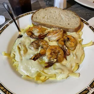 Fettuccine Alfredo with added shrimp. The shrimp smelled terrible. Don't do it.