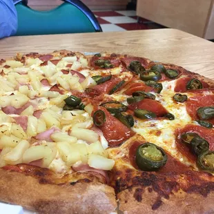 Hawaiin/pepperoni jalapeño