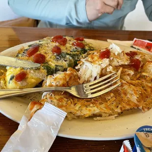 Veggie Omelette with Hashbrowns