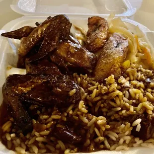 Lunch Jerk Wing Special: Fried Plantain, Red Bean and Rice ,cabbage and 4 Jerk chicken wings