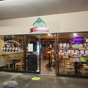 the outside of the restaurant