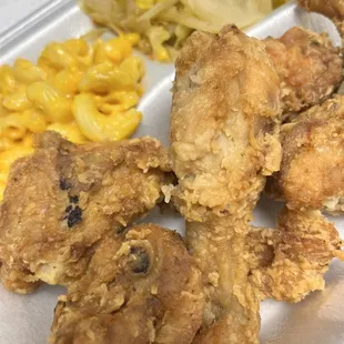 Fried Chicken Macaroni and Cheese &amp; Steam Cabbage Medley