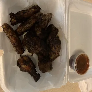 10 piece jerk wing... $16 .. good flavor not worth the price... just get jerk chicken!