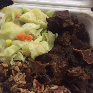 Oxtail from island Vibez, overseasoned, no balance to the flavors, muddled taste. Just bad