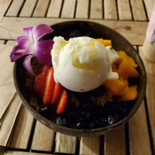 Pineapple-Mint Moana Bowl