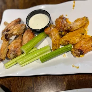 chicken wings and fried chicken, chicken, poultry, bbq chicken, fried chicken wings, food, bbq wings, chicken wings, fried chicken