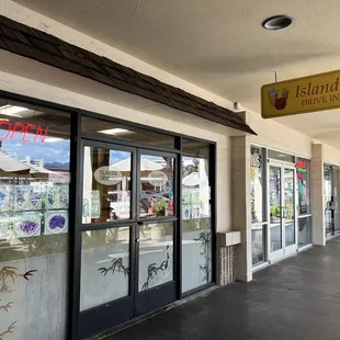 the entrance to the restaurant