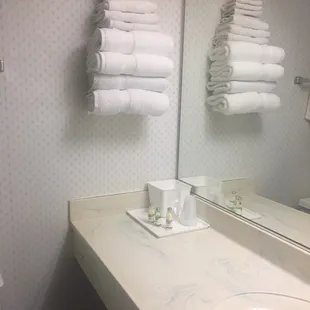 Very clean bathroom.