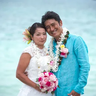 Hawaii Wedding at Lanikai in Kailua with Islander Weddings. #hawaiiwedding #lanikai