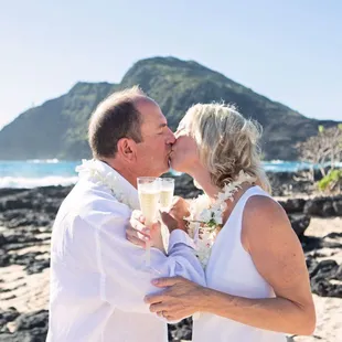 Toasting to a new life together at Makapu&apos;u Beach #beachweddinghawaii