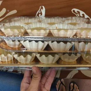 How do you transport 30 individual mochi, to a funeral? Answer: Like a boss! Cute, inexpensive, and compact. For under $2.