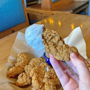 food, chicken wings and fried chicken