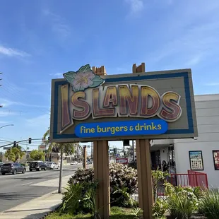 the sign for the restaurant