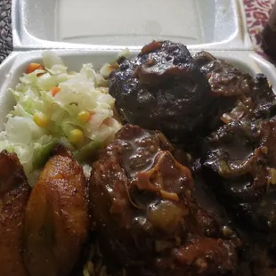 Oxtails with rice and beans, plantains and mixed veggies