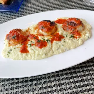 Scallops and Italian Grits