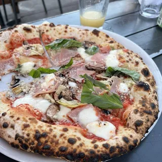 Prosciutto Cotto e Funghi Pizza Dinner