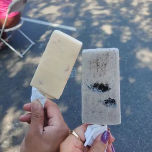 Seattle Pops:  Peaches &amp; Cream and Cookies &amp; Cream