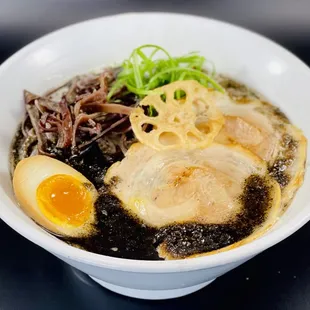 Black Mayu Tonkotsu (Mayu=Roasted Garlic Oil)