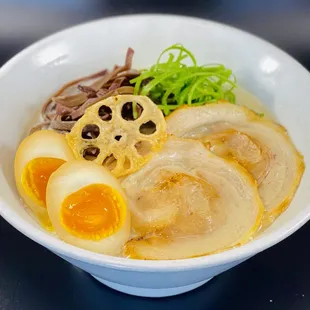 Isshido Miso Tonkotsu (packed full of flavors)